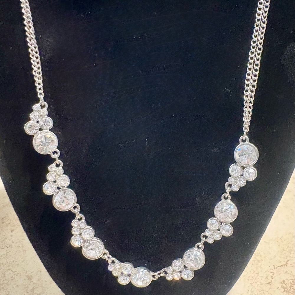 Elegant Silver-toned Necklace with Rhinestones